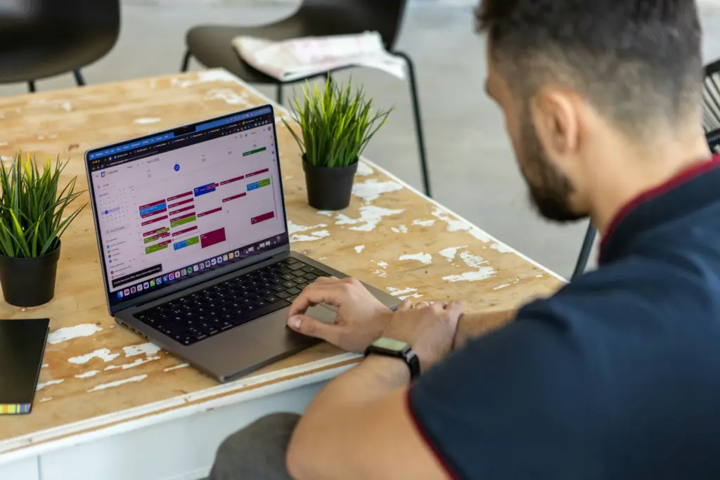 Outsourcing obsługi CRM wspierający planowanie kolejnych kontaktów i terminów w kalendarzu.